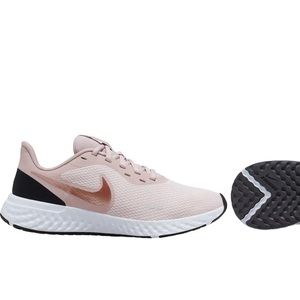 Nike Revolution Tennis Shoes